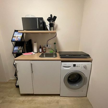 Vorstadtoase Fuer 3 - Queensize-Bett, Schlafcouch, Parkplatz & Netflix - Naehe Ber Eichwalde Bagian luar foto