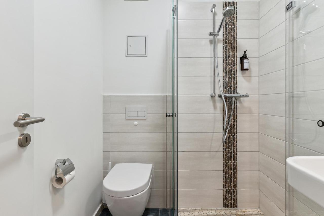 Vorstadtoase Fuer 3 - Queensize-Bett, Schlafcouch, Parkplatz & Netflix - Naehe Ber Eichwalde Bagian luar foto