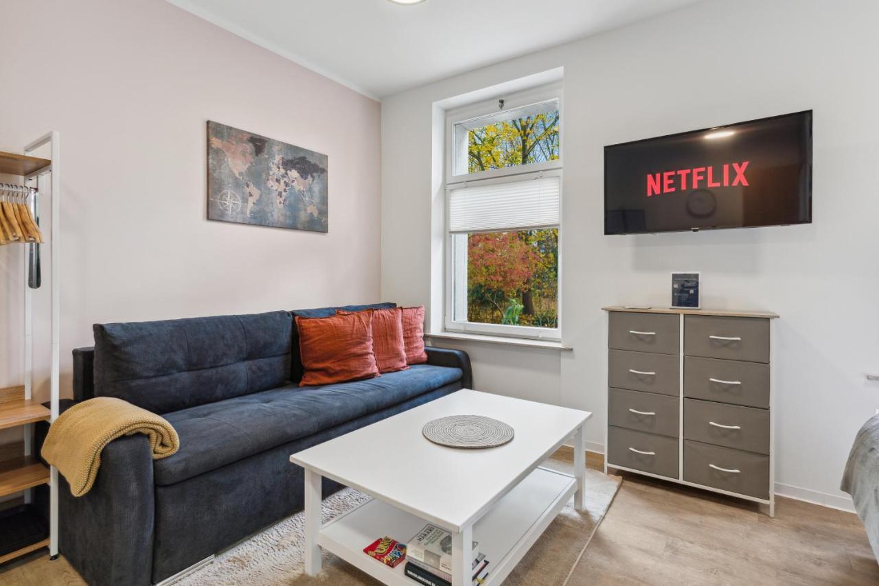 Vorstadtoase Fuer 3 - Queensize-Bett, Schlafcouch, Parkplatz & Netflix - Naehe Ber Eichwalde Bagian luar foto